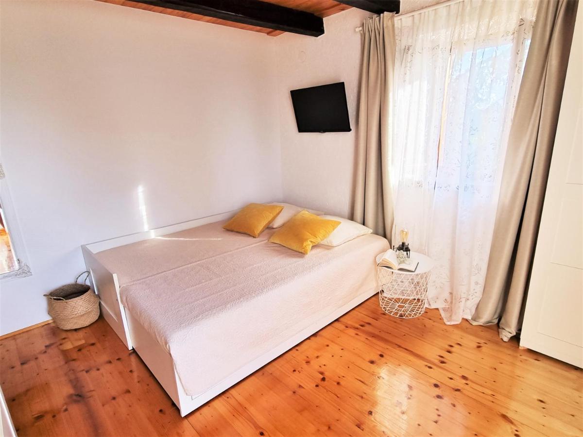 Stonehouse Ana With Jacuzzi Rovinj-Krmed Villa Exterior photo